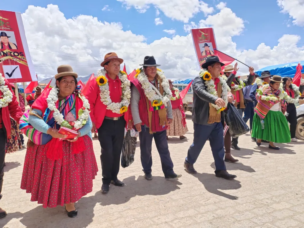 Patacamaya se suma a la marea roja y avizora su desarrollo de la mano de Santos Quispe y Froilan Sánchez