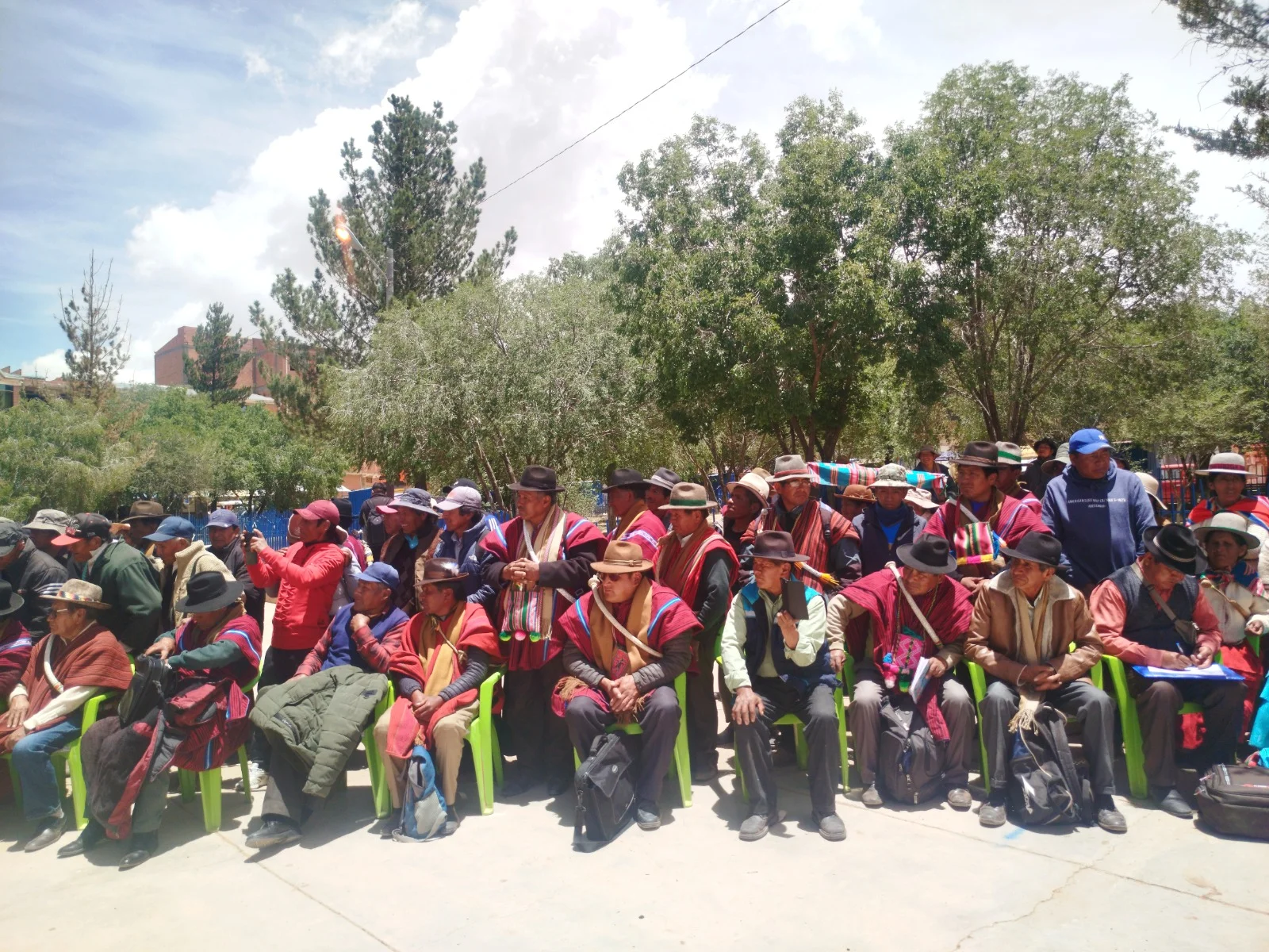 Gobernador anuncia la licitación de dos tramos carreteros para los municipios de Sica Sica y Papel Pampa